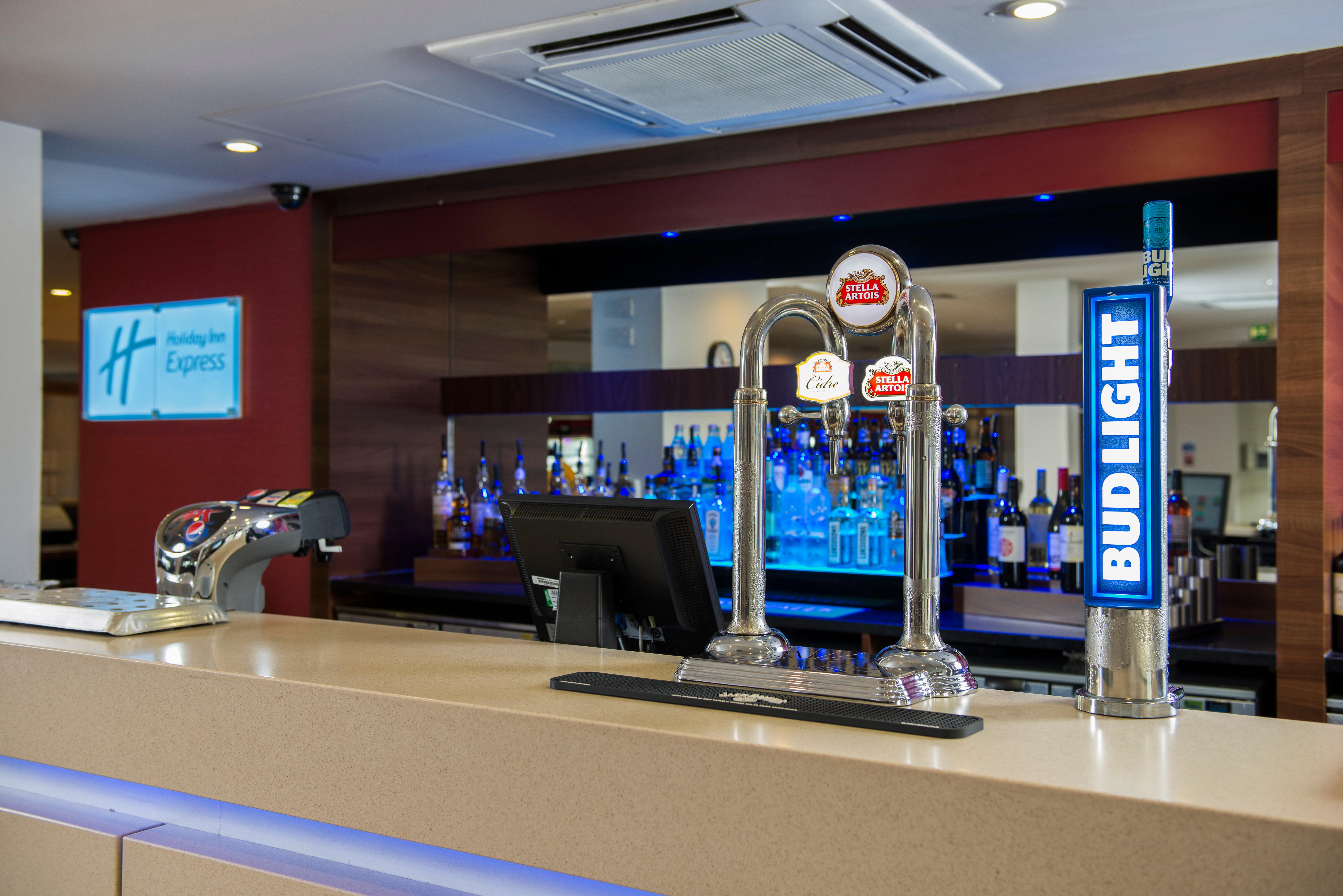 קאסל דונינגטון Holiday Inn Express East Midlands Airport By Ihg מראה חיצוני תמונה