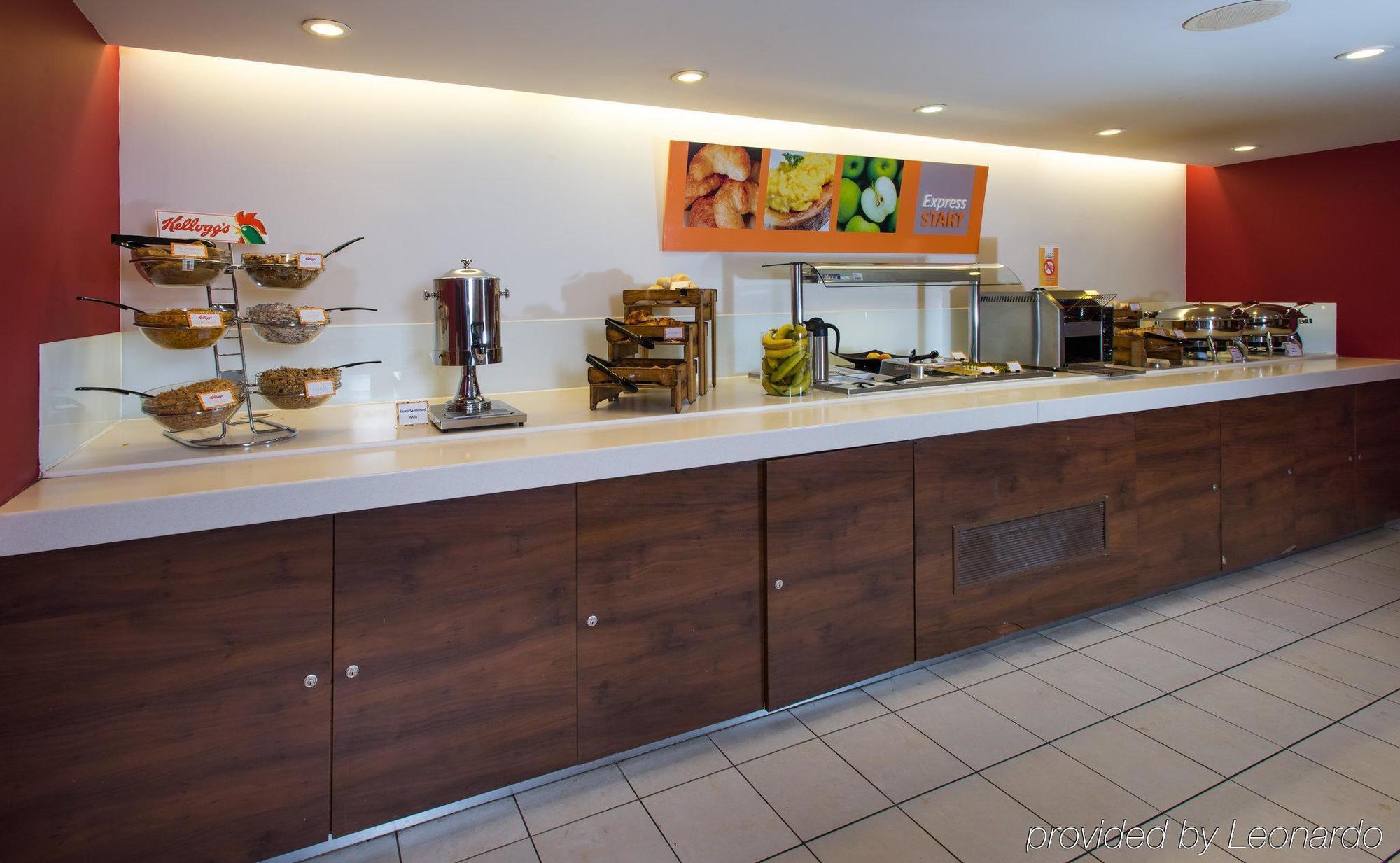 קאסל דונינגטון Holiday Inn Express East Midlands Airport By Ihg מראה חיצוני תמונה